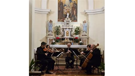 Il Concerto di Gaia: Una Sinfonia di Emozioni Colombihane!